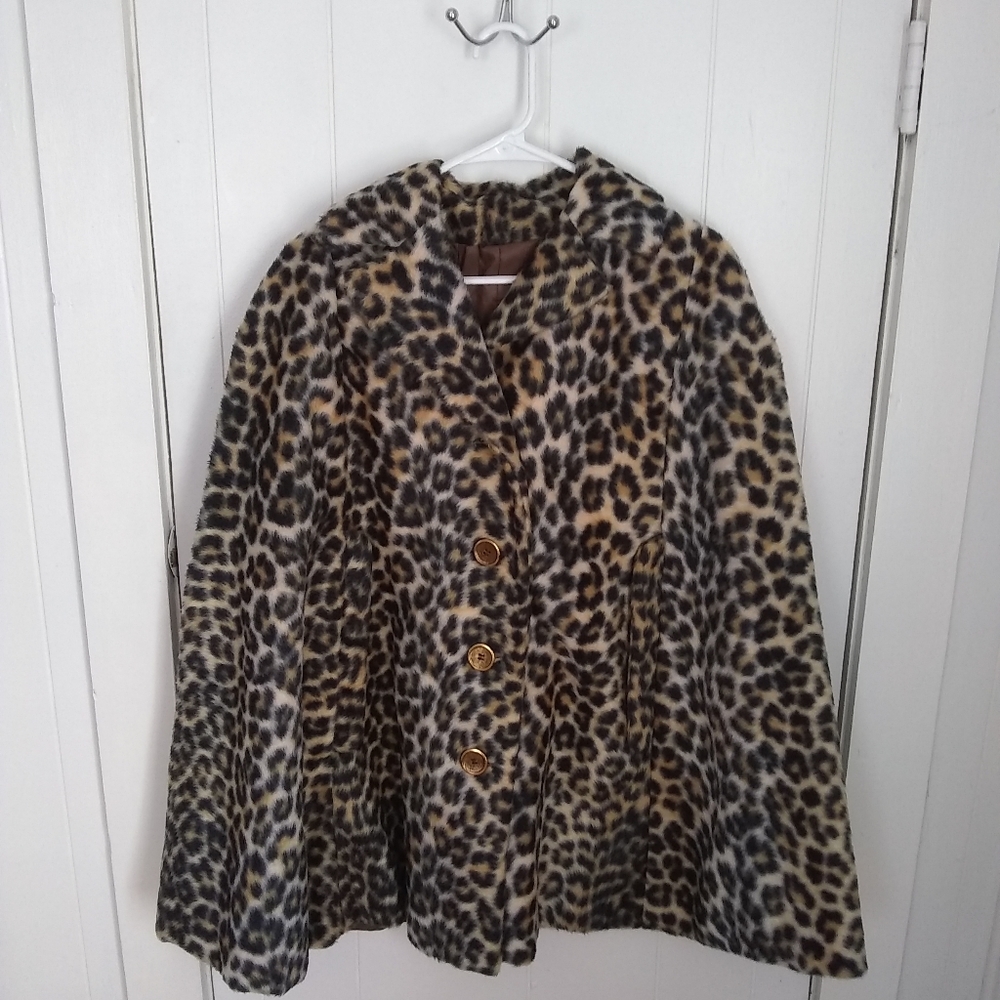 Faux fur leopard print cape.